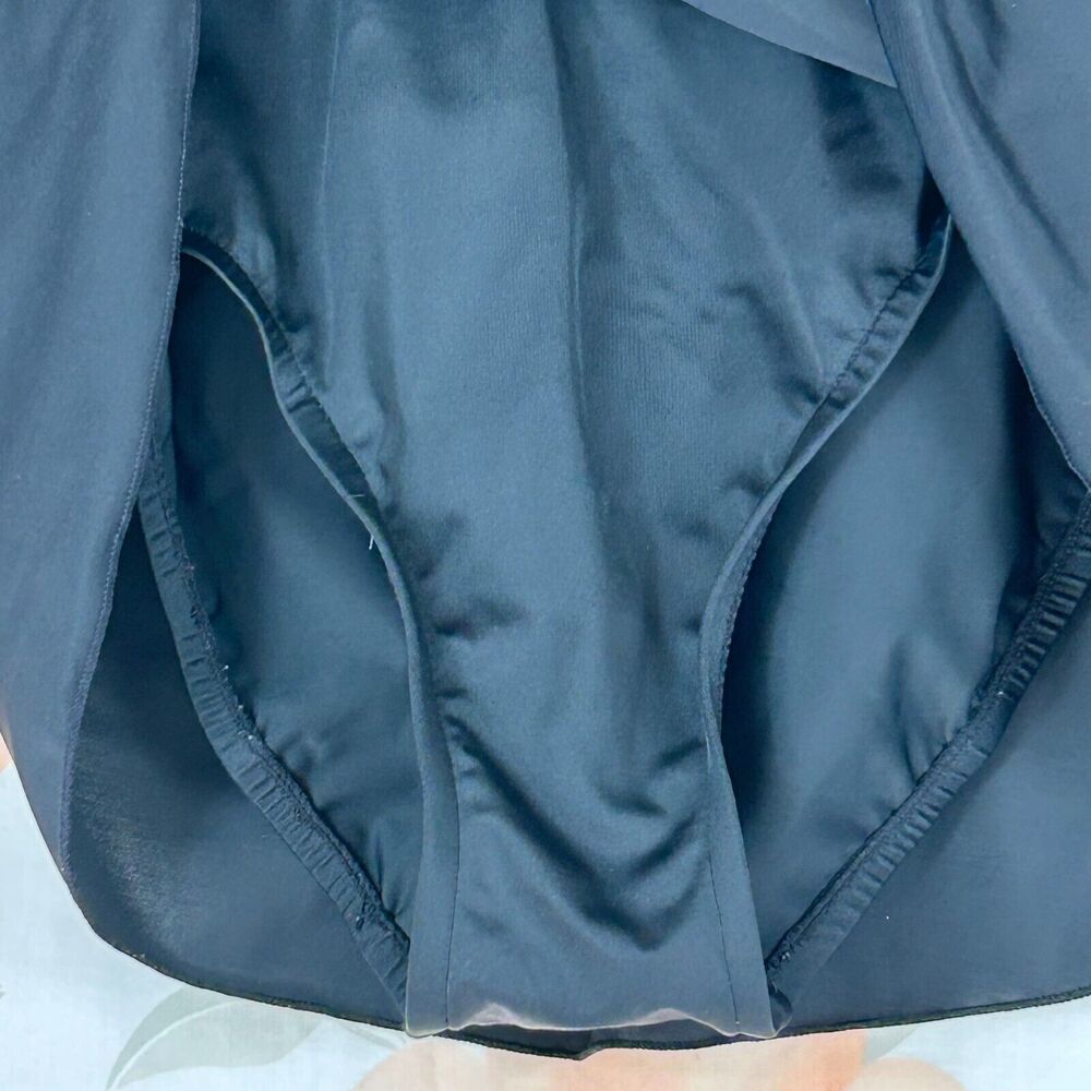 Trimshaper Swimwear Skirt Womens 8 Black Pleated Stretch Waist Pull On - Picture 3 of 8